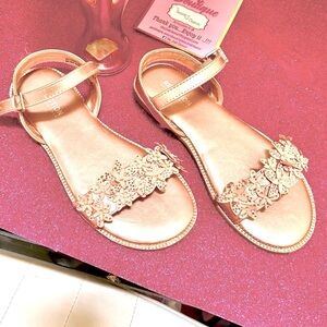 “Kenneth Cole” Flat Sandals size 7/8